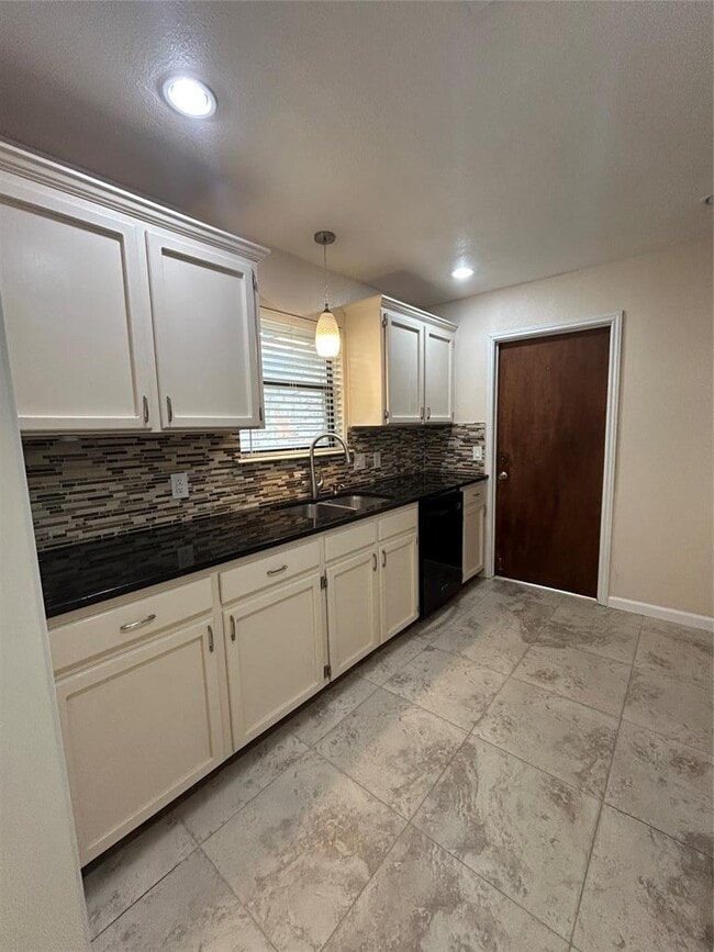 Building Photo - 1012 Mockingbird Dr
