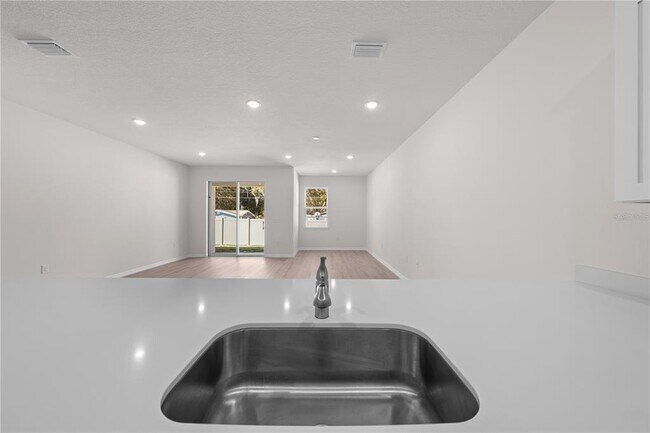 Building Photo - 1782 Tilia St