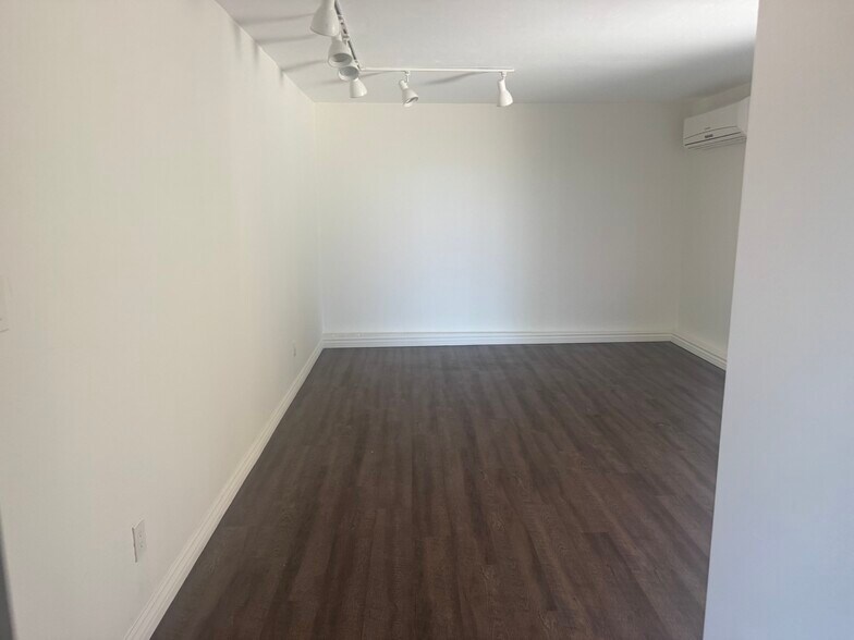 Building Photo - 3250 Vista Cielo Ln
