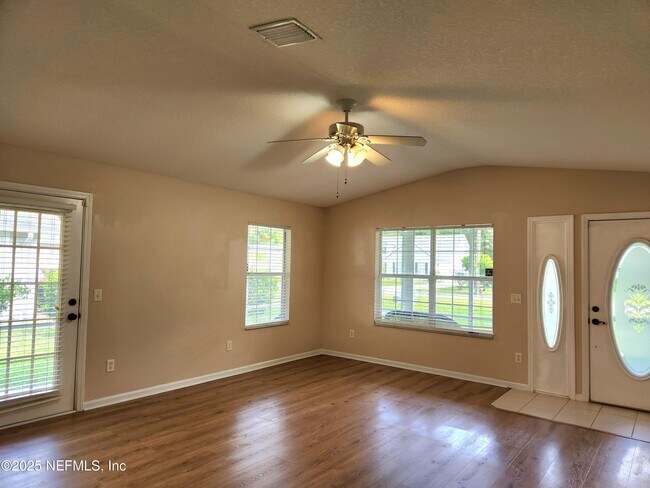 Building Photo - 37127 Lorena Dr
