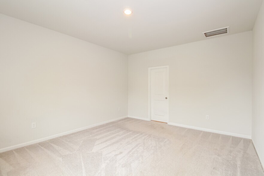 Building Photo - 124 S Reindeer Rd