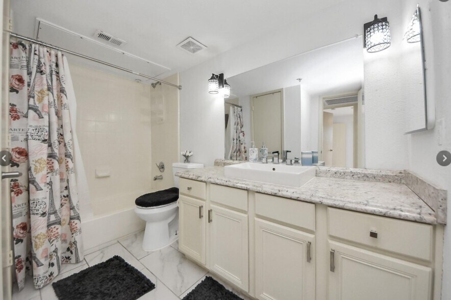 Building Photo - 10110 Forum West Dr