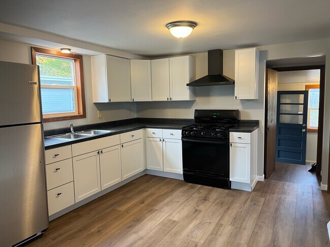 Building Photo - 316 Burr Oak Ave