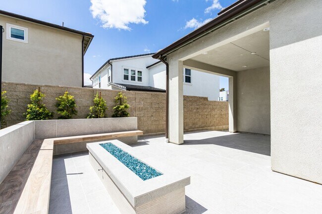 Building Photo - Incredible Fully Furnished New Home In Lak...