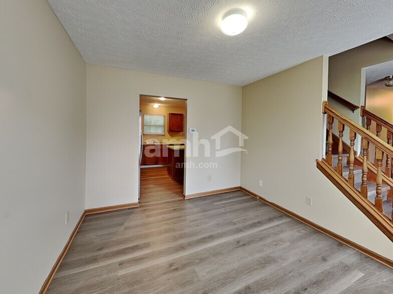 Building Photo - 8190 Pelham Dr