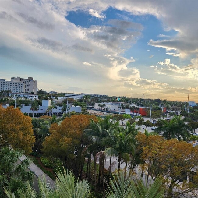 Building Photo - 2775 NE 187th St