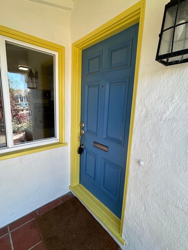 Building Photo - Gorgeous San Leandro Bungalow!