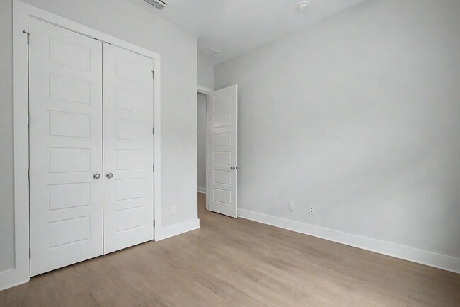 Building Photo - 3065 Four Oaks Blvd