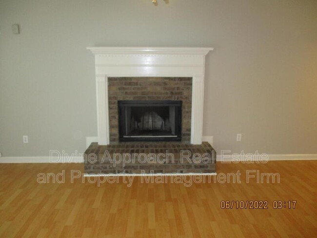 Building Photo - 830 Jamestown Manor Park