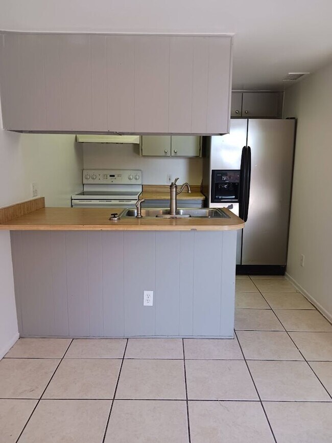 Building Photo - ****Move-In Special $500 off first month r...