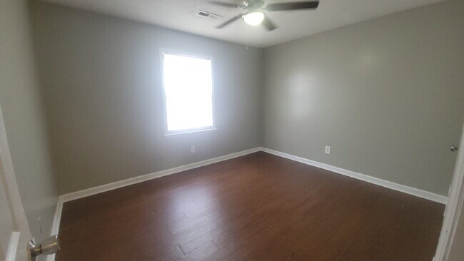 Building Photo - "Spacious 2-Bed, 2-Bath Gem in Huntsville's Heart – Your Ideal Retreat Awaits!"