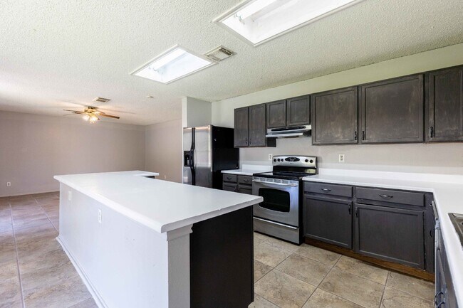 Building Photo - 8423 Parry Path