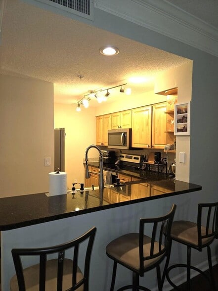 Building Photo - 2024 Alta Meadows Ln