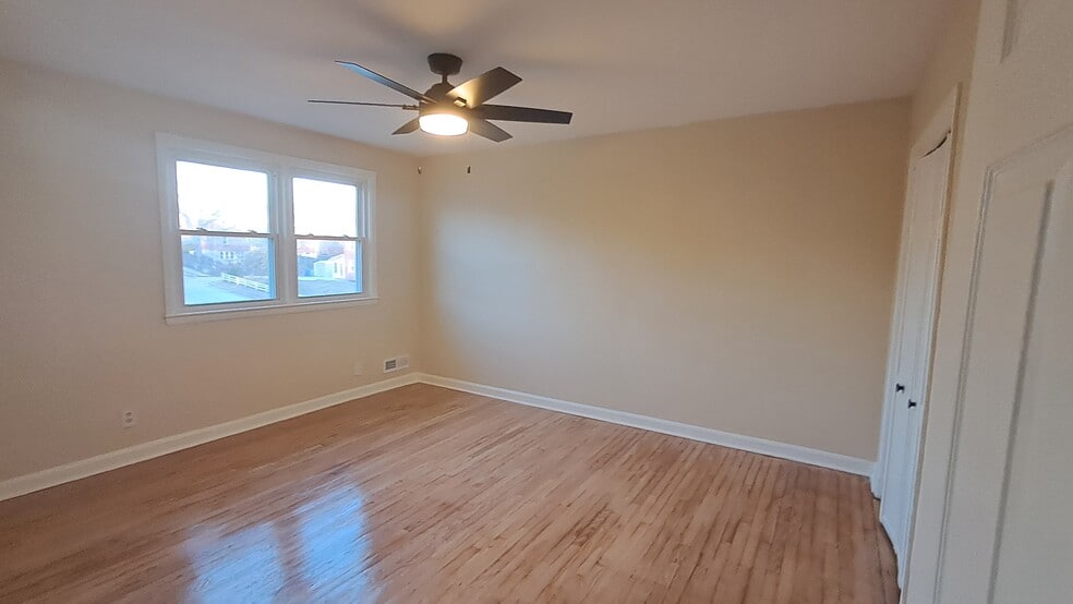 Building Photo - 855 Reverdy Rd