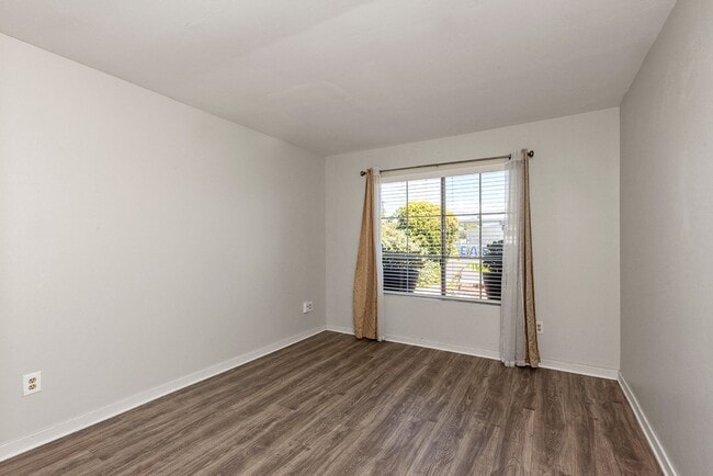 Building Photo - Charming 2BR Home in 55+ Oceanside Community with Solar & In-Unit Laundry