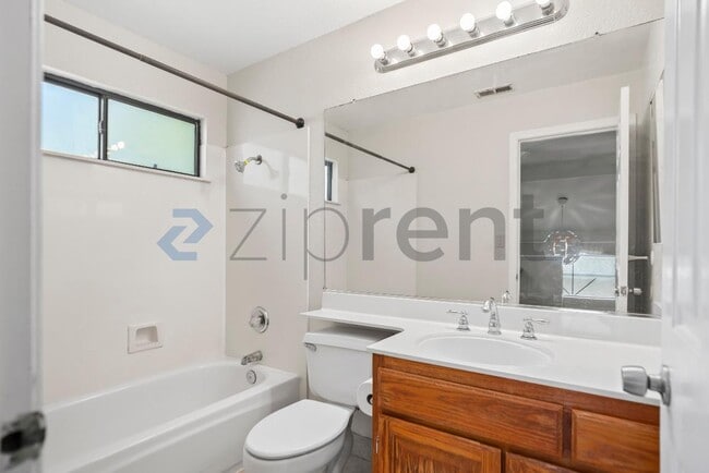 Building Photo - 1225 Oak Hill Ct