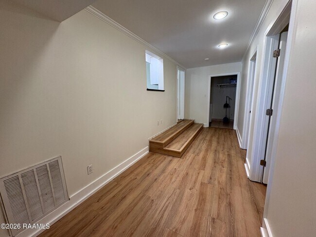 Building Photo - 524 Cedar Crest Ct