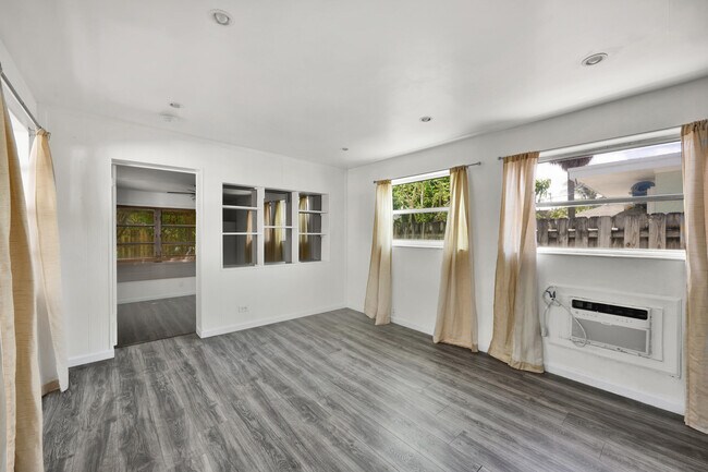 Building Photo - 132 E Central Blvd