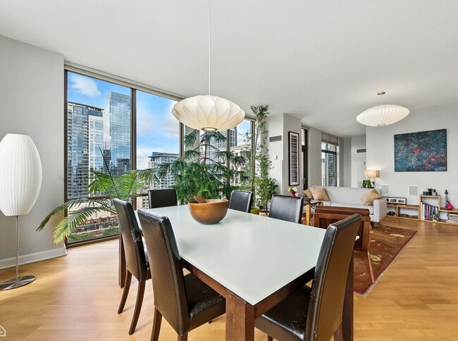 Building Photo - 1335 S Prairie Ave