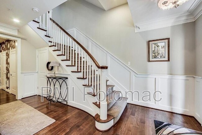 Building Photo - 10821 Symphony Park Dr