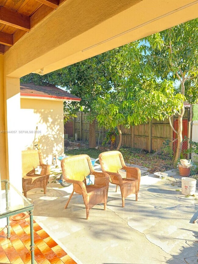 Building Photo - 1280 W 38th St