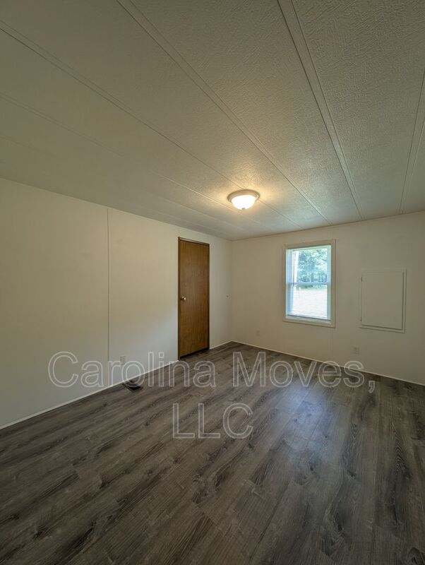 Building Photo - 220 Farrs Rd