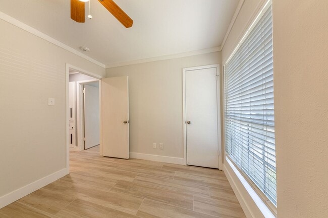 Building Photo - 7107 Barnsdale Way  Austin TX 78745