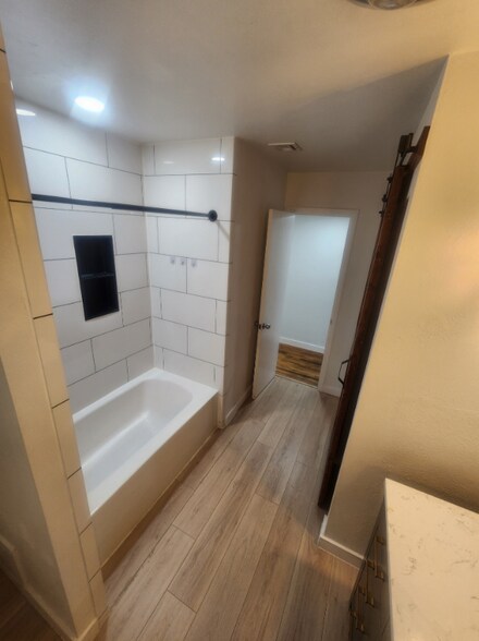 Building Photo - 8616 Edgemere Blvd