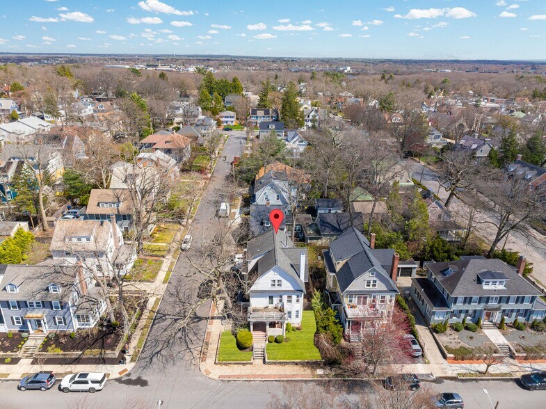 Building Photo - 401 Wayland Ave