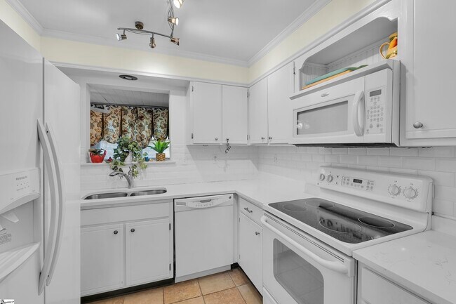 Building Photo - 925 Cleveland St