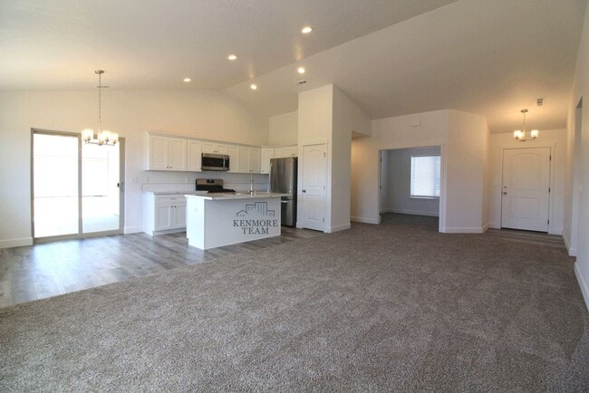 Building Photo - 3 Bed/2 Bath + an Office Pasco Home