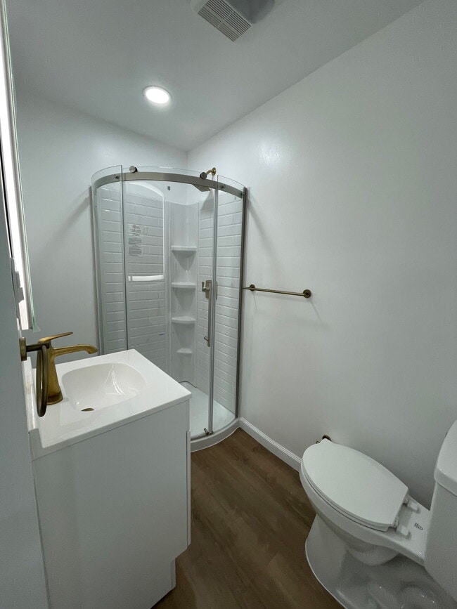 Building Photo - 4063 Lincoln Ave