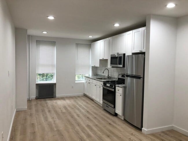 Primary Photo - 19-15 Linden St