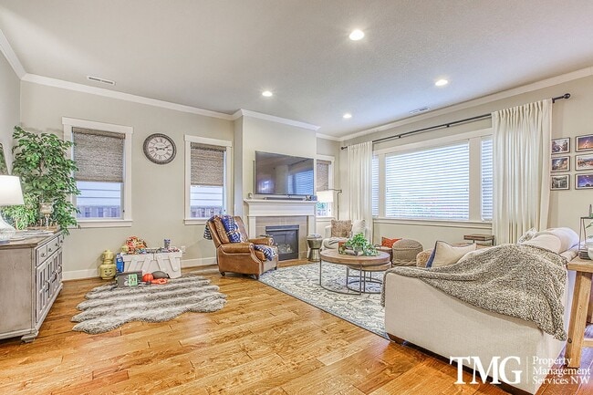 Building Photo - Spacious 4 BD Home with Private Backyard & Community Amenities!