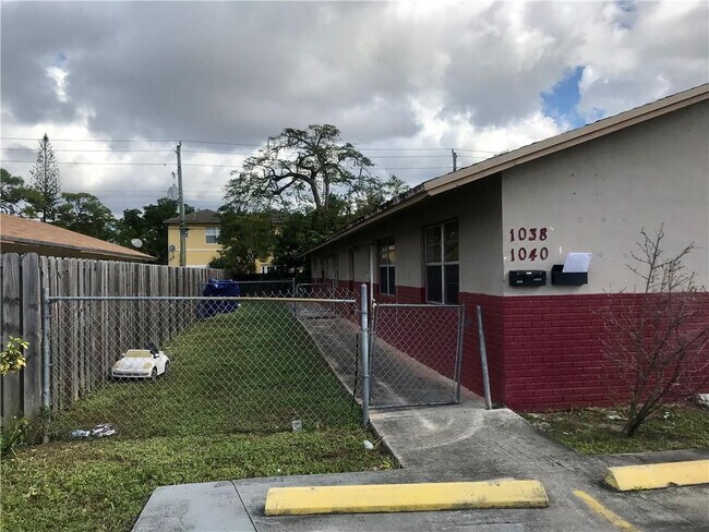 Building Photo - 1038 NW 8th Ave