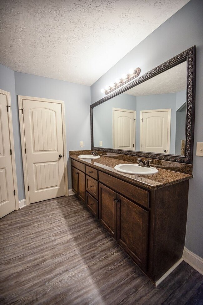 Building Photo - Beautiful home available from May 10!