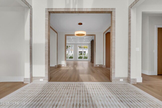 Building Photo - 19 Clarence Ave