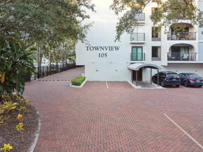 Building Photo - 105 4th Ave NE