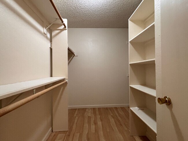 Building Photo - 1588 Yellowwood Dr