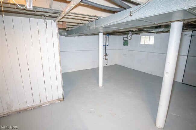 Building Photo - 84 Thames Ave