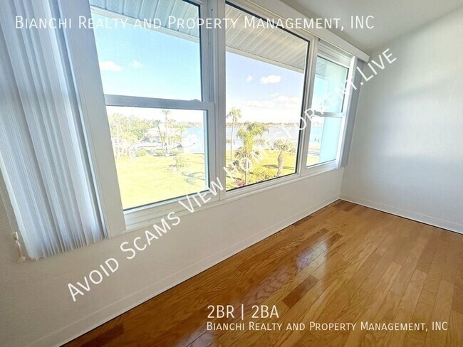 Building Photo - 1819 Shore Dr S