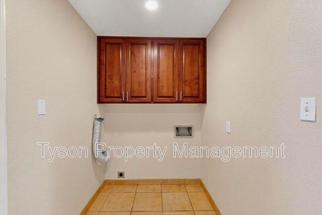 Building Photo - 8804 Bellehaven Ave NE