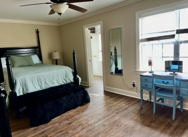 Building Photo - 1924A Leighton Dr