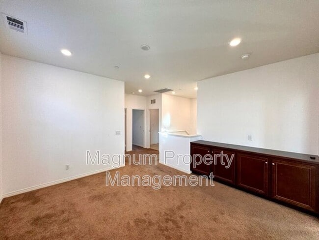 Building Photo - 40372 Calle Real
