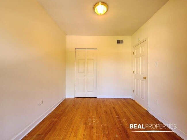 Building Photo - 1 bedroom in CHICAGO IL 60657