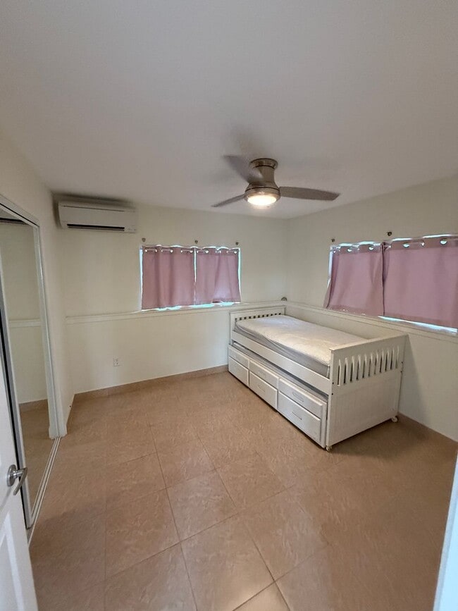 Building Photo - 2 Bedroom 1 Bath with 2 Parking Downstairs House