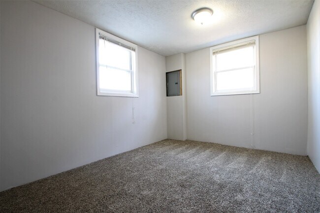 Building Photo - Gorgeous 3 bedroom / 1.5 Bath Home