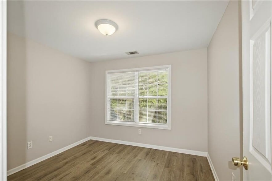 Building Photo - 1975 Hoods Fort Cir NW