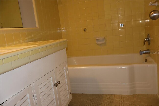 Building Photo - 3017 W Euclid Ave