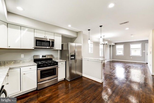 Building Photo - 707 Congress St SE